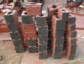 震動管道用管托